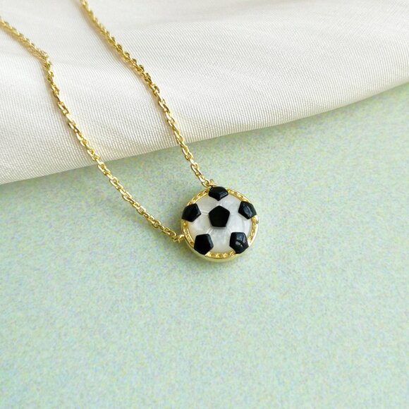 Authentic Kendra Scott Soccer Short Pendant Necklace - Picture 2 of 4